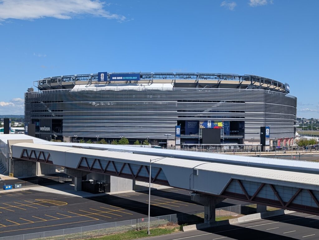 Exterior del estadio de Nueva York y Nueva Jersey en junio de 2026, antes de la final del Mundial
